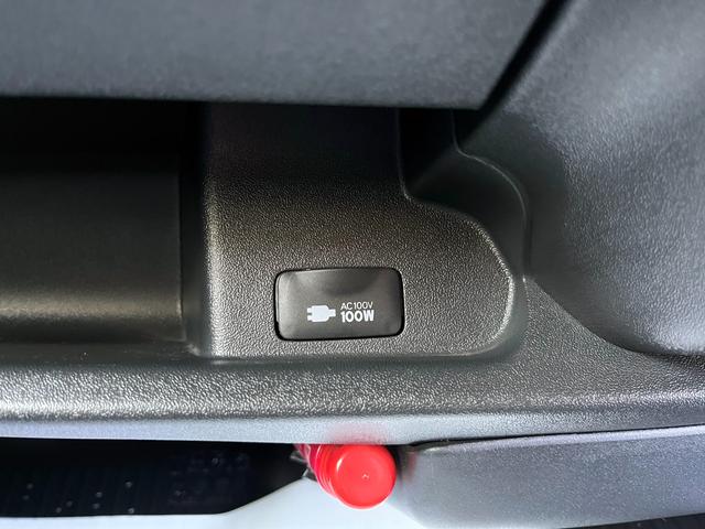 ハイエースバン スーパーGL ダークプライムII 6型 2.8ディーゼル ワンオーナー禁煙車 純正ナビ TRD15インチアルミホイール TRDバンパーガード 電動スライドドア プライバシーガラス トヨタセーフティセンス バックカメラ ETC2.0(25枚目)