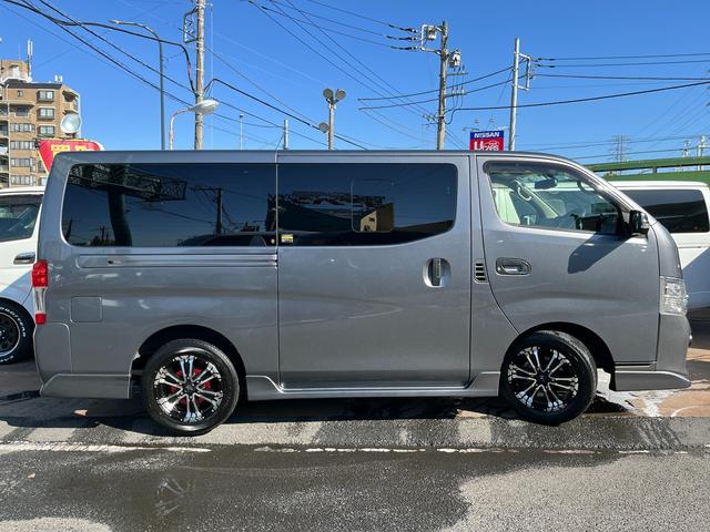 NV350キャラバンバン ロングプレミアムGX アーバンクロム ワンオーナー禁煙車 専用フルエアロ LEDライト 左側電動スライドドア リバース連動左サイドミラー エマージェンシーブレーキ 横滑防止 荷室フィルム 純正ナビ アラウンドビュー ETC(42枚目)
