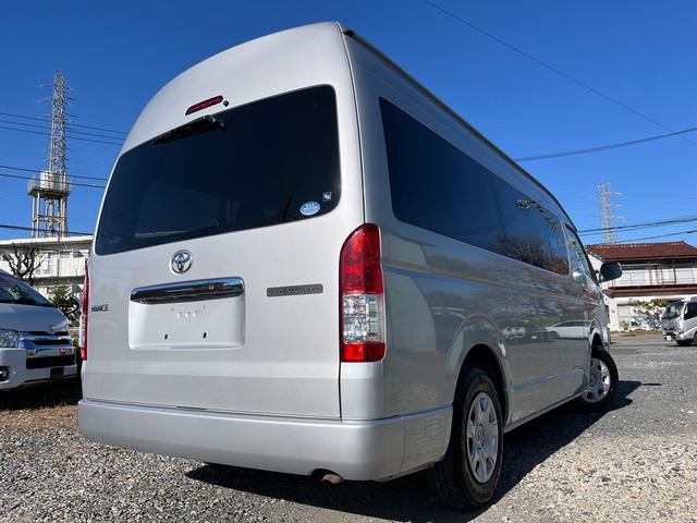 ハイエースワゴン グランドキャビン　５型　レンタカーアップ　禁煙車　電動スライドドア　ＬＥＤヘッドライト　法人モデルナビ　ＥＴＣ　バックカメラ　プライバシーガラス　Ｗエアコン　Ｗエアバッグ　トヨタセーフティセンス（5枚目）