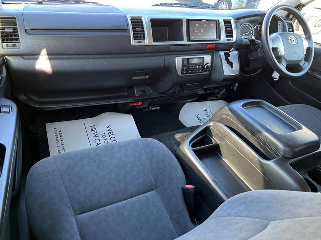 ハイエースワゴン グランドキャビン　５型　レンタカーアップ　禁煙車　電動スライドドア　ＬＥＤヘッドライト　法人モデルナビ　ＥＴＣ　バックカメラ　プライバシーガラス　Ｗエアコン　Ｗエアバッグ　トヨタセーフティセンス（8枚目）