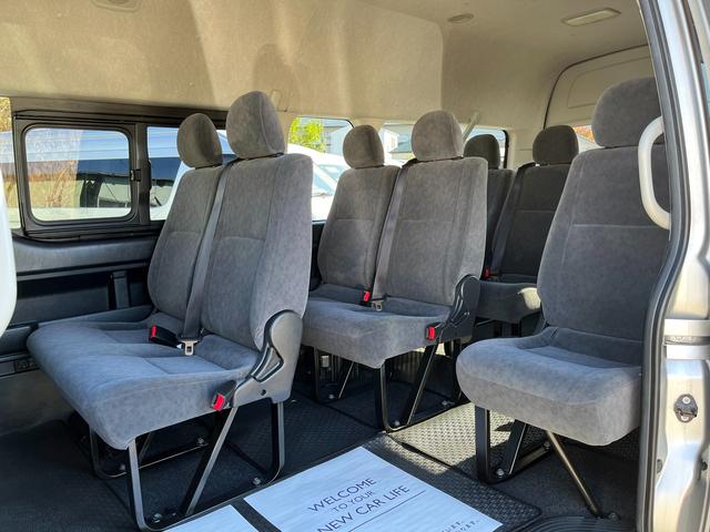 ハイエースワゴン グランドキャビン　５型　レンタカーアップ　禁煙車　電動スライドドア　ＬＥＤヘッドライト　法人モデルナビ　ＥＴＣ　バックカメラ　プライバシーガラス　Ｗエアコン　Ｗエアバッグ　トヨタセーフティセンス（9枚目）