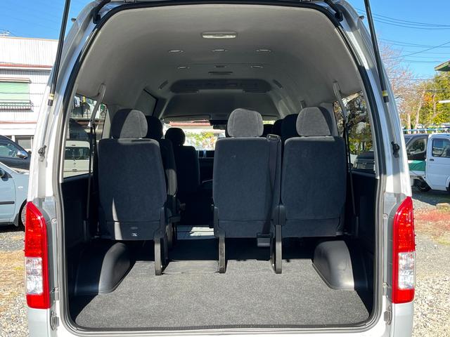ハイエースワゴン グランドキャビン　５型　レンタカーアップ　禁煙車　電動スライドドア　ＬＥＤヘッドライト　法人モデルナビ　ＥＴＣ　バックカメラ　プライバシーガラス　Ｗエアコン　Ｗエアバッグ　トヨタセーフティセンス（10枚目）