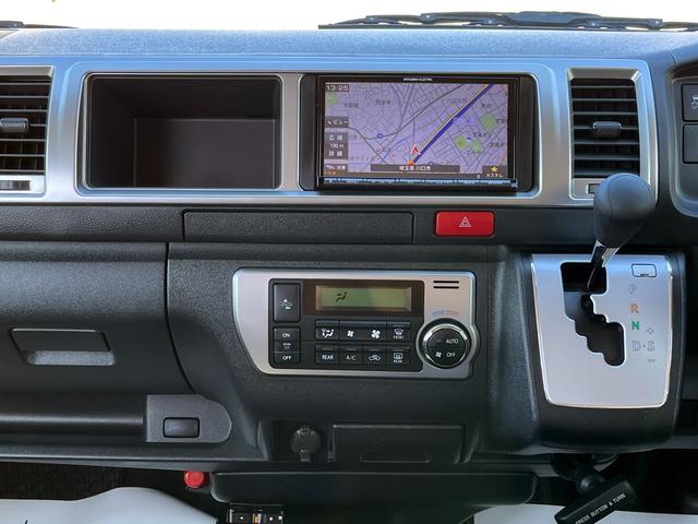 ハイエースワゴン グランドキャビン　５型　レンタカーアップ　禁煙車　電動スライドドア　ＬＥＤヘッドライト　法人モデルナビ　ＥＴＣ　バックカメラ　プライバシーガラス　Ｗエアコン　Ｗエアバッグ　トヨタセーフティセンス（11枚目）