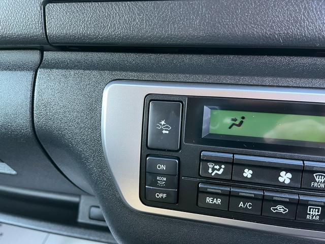 ハイエースワゴン グランドキャビン　５型　レンタカーアップ　禁煙車　電動スライドドア　ＬＥＤヘッドライト　法人モデルナビ　ＥＴＣ　バックカメラ　プライバシーガラス　Ｗエアコン　Ｗエアバッグ　トヨタセーフティセンス（12枚目）
