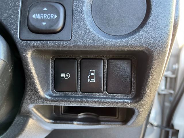 ハイエースワゴン グランドキャビン　５型　レンタカーアップ　禁煙車　電動スライドドア　ＬＥＤヘッドライト　法人モデルナビ　ＥＴＣ　バックカメラ　プライバシーガラス　Ｗエアコン　Ｗエアバッグ　トヨタセーフティセンス（15枚目）