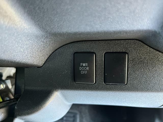 ハイエースワゴン グランドキャビン　５型　レンタカーアップ　禁煙車　電動スライドドア　ＬＥＤヘッドライト　法人モデルナビ　ＥＴＣ　バックカメラ　プライバシーガラス　Ｗエアコン　Ｗエアバッグ　トヨタセーフティセンス（16枚目）