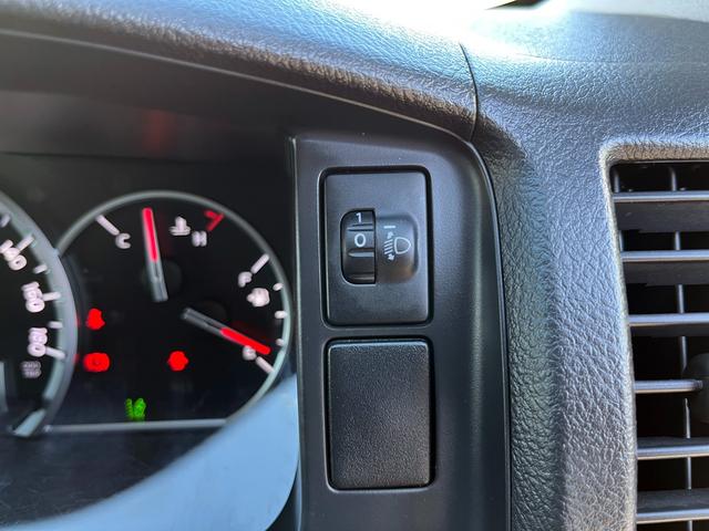 ハイエースワゴン グランドキャビン　５型　レンタカーアップ　禁煙車　電動スライドドア　ＬＥＤヘッドライト　法人モデルナビ　ＥＴＣ　バックカメラ　プライバシーガラス　Ｗエアコン　Ｗエアバッグ　トヨタセーフティセンス（17枚目）