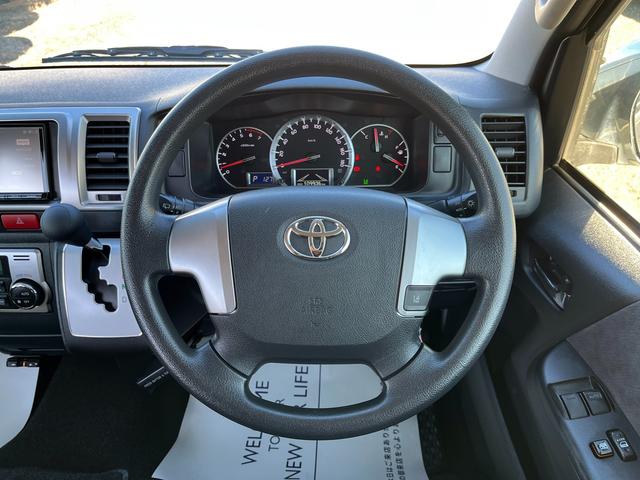 ハイエースワゴン グランドキャビン　５型　レンタカーアップ　禁煙車　電動スライドドア　ＬＥＤヘッドライト　法人モデルナビ　ＥＴＣ　バックカメラ　プライバシーガラス　Ｗエアコン　Ｗエアバッグ　トヨタセーフティセンス（26枚目）