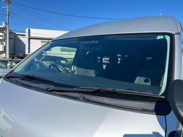 ハイエースワゴン グランドキャビン　５型　レンタカーアップ　禁煙車　電動スライドドア　ＬＥＤヘッドライト　法人モデルナビ　ＥＴＣ　バックカメラ　プライバシーガラス　Ｗエアコン　Ｗエアバッグ　トヨタセーフティセンス（30枚目）