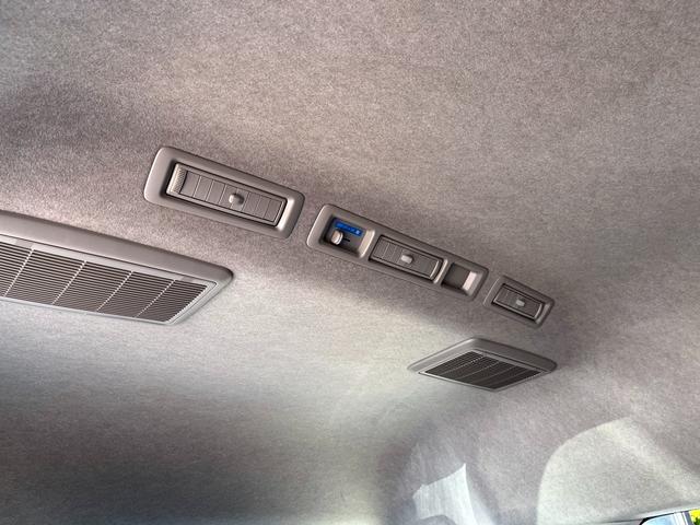 ハイエースワゴン グランドキャビン　５型　レンタカーアップ　禁煙車　電動スライドドア　ＬＥＤヘッドライト　法人モデルナビ　ＥＴＣ　バックカメラ　プライバシーガラス　Ｗエアコン　Ｗエアバッグ　トヨタセーフティセンス（71枚目）