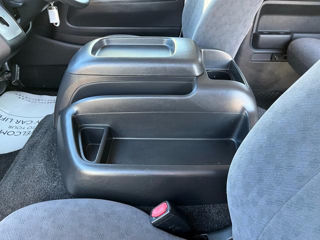ハイエースワゴン グランドキャビン　５型　レンタカーアップ　禁煙車　電動スライドドア　ＬＥＤヘッドライト　法人モデルナビ　ＥＴＣ　バックカメラ　プライバシーガラス　Ｗエアコン　Ｗエアバッグ　トヨタセーフティセンス（75枚目）