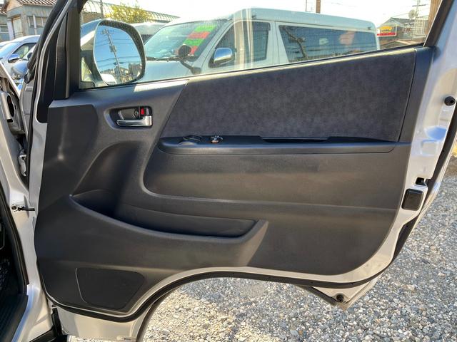 ハイエースワゴン グランドキャビン　５型　レンタカーアップ　禁煙車　電動スライドドア　ＬＥＤヘッドライト　法人モデルナビ　ＥＴＣ　バックカメラ　プライバシーガラス　Ｗエアコン　Ｗエアバッグ　トヨタセーフティセンス（78枚目）