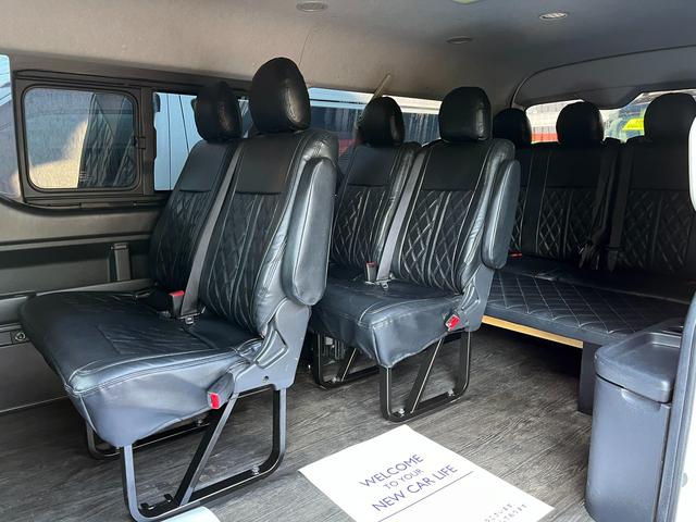 ハイエースワゴン ＧＬ　５型　ワンオーナー　社外ナビＴＶ　電動スライドドア　フローリング加工　ローダウン　４列目ベッドキット　モデリスタエアロ　シートカバー　リアフィルム　後席モニター　バックカメラ　ＥＴＣ（9枚目）