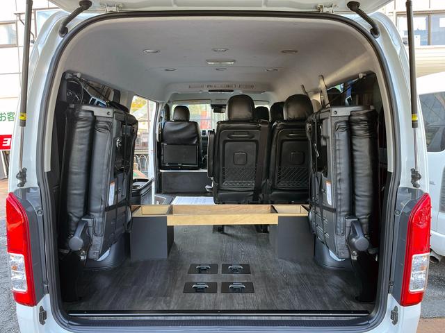 ハイエースワゴン ＧＬ　５型　ワンオーナー　社外ナビＴＶ　電動スライドドア　フローリング加工　ローダウン　４列目ベッドキット　モデリスタエアロ　シートカバー　リアフィルム　後席モニター　バックカメラ　ＥＴＣ（11枚目）
