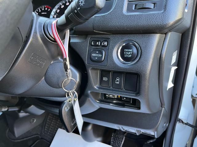 ハイエースワゴン ＧＬ　５型　ワンオーナー　社外ナビＴＶ　電動スライドドア　フローリング加工　ローダウン　４列目ベッドキット　モデリスタエアロ　シートカバー　リアフィルム　後席モニター　バックカメラ　ＥＴＣ（13枚目）