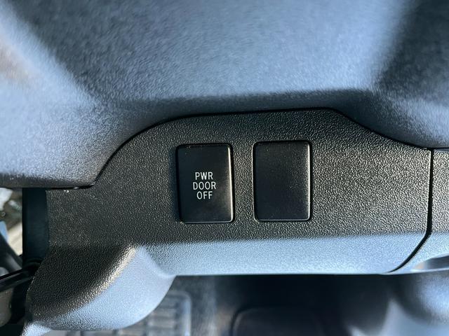 ハイエースワゴン ＧＬ　５型　ワンオーナー　社外ナビＴＶ　電動スライドドア　フローリング加工　ローダウン　４列目ベッドキット　モデリスタエアロ　シートカバー　リアフィルム　後席モニター　バックカメラ　ＥＴＣ（19枚目）