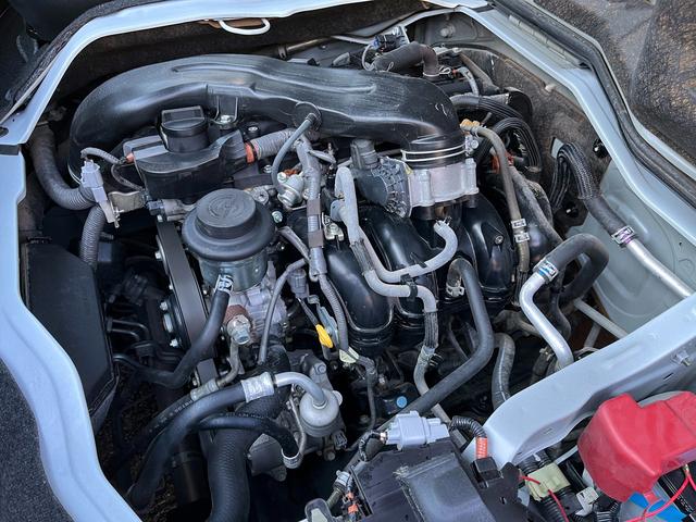 ハイエースワゴン ＧＬ　５型　ワンオーナー　社外ナビＴＶ　電動スライドドア　フローリング加工　ローダウン　４列目ベッドキット　モデリスタエアロ　シートカバー　リアフィルム　後席モニター　バックカメラ　ＥＴＣ（31枚目）