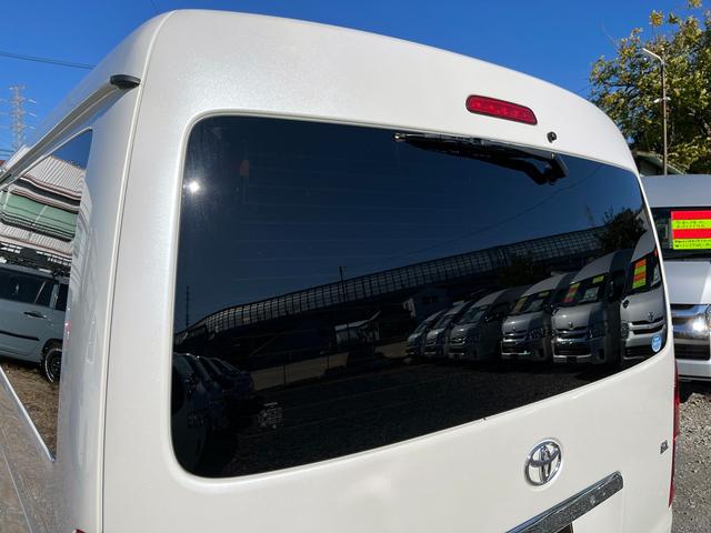 ハイエースワゴン ＧＬ　５型　ワンオーナー　社外ナビＴＶ　電動スライドドア　フローリング加工　ローダウン　４列目ベッドキット　モデリスタエアロ　シートカバー　リアフィルム　後席モニター　バックカメラ　ＥＴＣ（50枚目）
