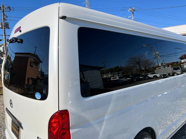 ハイエースワゴン ＧＬ　５型　ワンオーナー　社外ナビＴＶ　電動スライドドア　フローリング加工　ローダウン　４列目ベッドキット　モデリスタエアロ　シートカバー　リアフィルム　後席モニター　バックカメラ　ＥＴＣ（53枚目）
