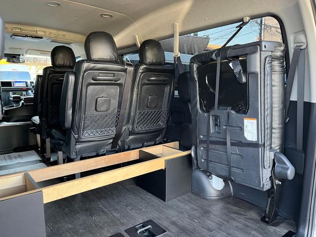 ハイエースワゴン ＧＬ　５型　ワンオーナー　社外ナビＴＶ　電動スライドドア　フローリング加工　ローダウン　４列目ベッドキット　モデリスタエアロ　シートカバー　リアフィルム　後席モニター　バックカメラ　ＥＴＣ（71枚目）