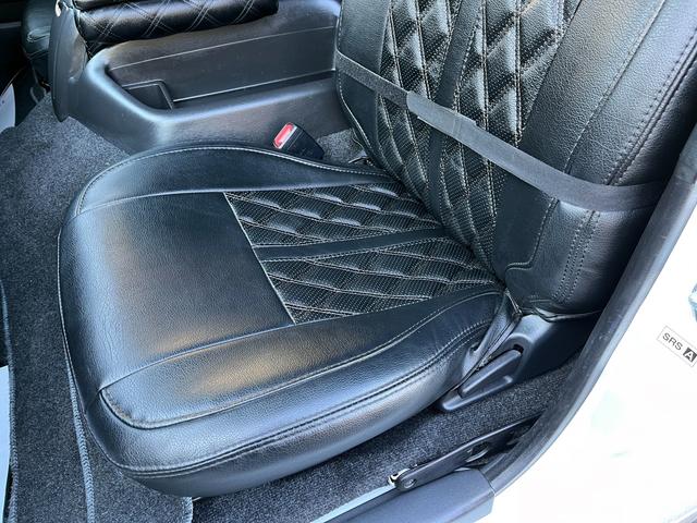 ハイエースワゴン ＧＬ　５型　ワンオーナー　社外ナビＴＶ　電動スライドドア　フローリング加工　ローダウン　４列目ベッドキット　モデリスタエアロ　シートカバー　リアフィルム　後席モニター　バックカメラ　ＥＴＣ（76枚目）