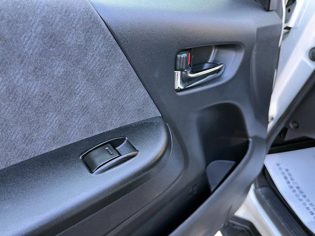 ハイエースワゴン ＧＬ　５型　ワンオーナー　社外ナビＴＶ　電動スライドドア　フローリング加工　ローダウン　４列目ベッドキット　モデリスタエアロ　シートカバー　リアフィルム　後席モニター　バックカメラ　ＥＴＣ（78枚目）