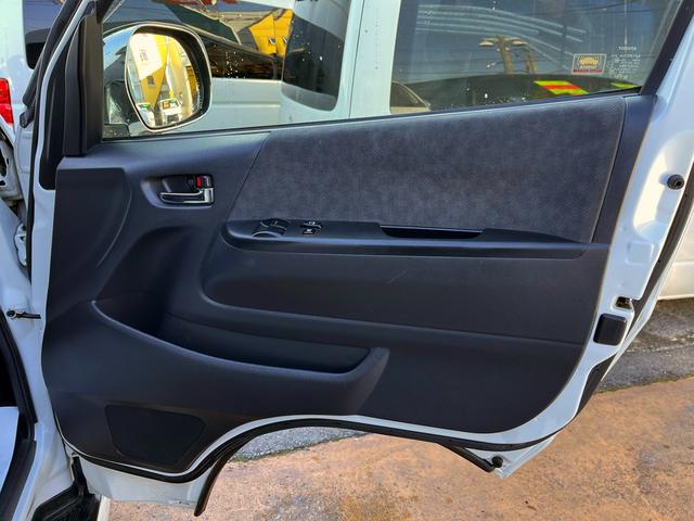 ハイエースワゴン ＧＬ　５型　ワンオーナー　社外ナビＴＶ　電動スライドドア　フローリング加工　ローダウン　４列目ベッドキット　モデリスタエアロ　シートカバー　リアフィルム　後席モニター　バックカメラ　ＥＴＣ（79枚目）