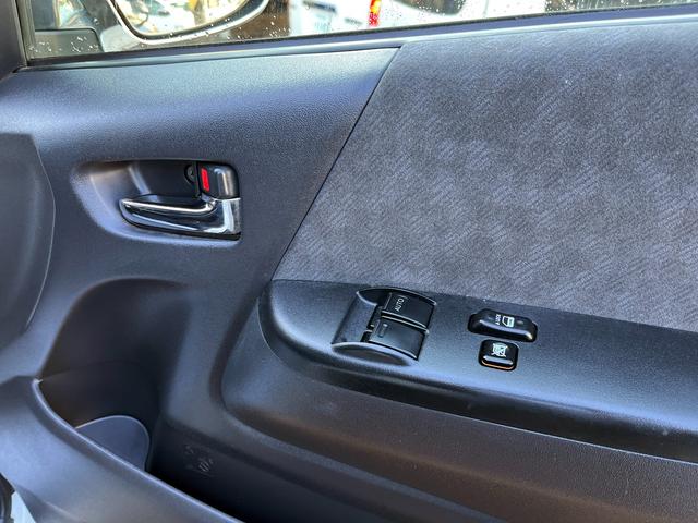 ハイエースワゴン ＧＬ　５型　ワンオーナー　社外ナビＴＶ　電動スライドドア　フローリング加工　ローダウン　４列目ベッドキット　モデリスタエアロ　シートカバー　リアフィルム　後席モニター　バックカメラ　ＥＴＣ（80枚目）