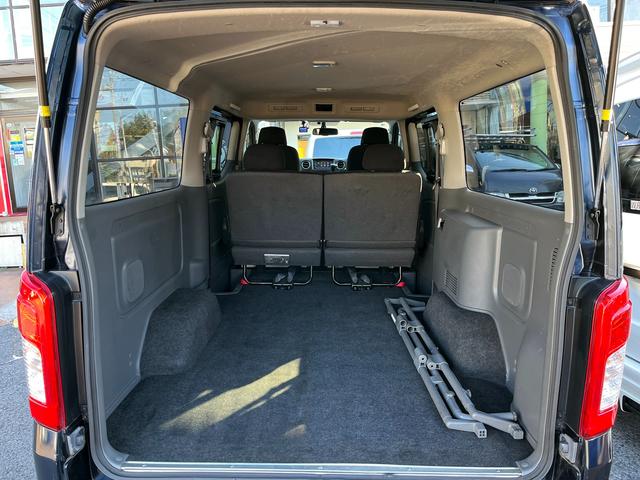 ＮＶ３５０キャラバンバン ロングプレミアムＧＸ　ワンオーナー　純正ナビ　アラウンドビュー　ＥＴＣ　エマージェンシーブレーキ　横滑防止　スライド窓　Ｗエアコン　Ｗエアバッグ　プライバシーガラス　オートクロージャー　ルーフキャリア　ＬＥＤライト（10枚目）