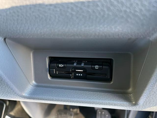 ＮＶ３５０キャラバンバン ロングプレミアムＧＸ　ワンオーナー　純正ナビ　アラウンドビュー　ＥＴＣ　エマージェンシーブレーキ　横滑防止　スライド窓　Ｗエアコン　Ｗエアバッグ　プライバシーガラス　オートクロージャー　ルーフキャリア　ＬＥＤライト（22枚目）