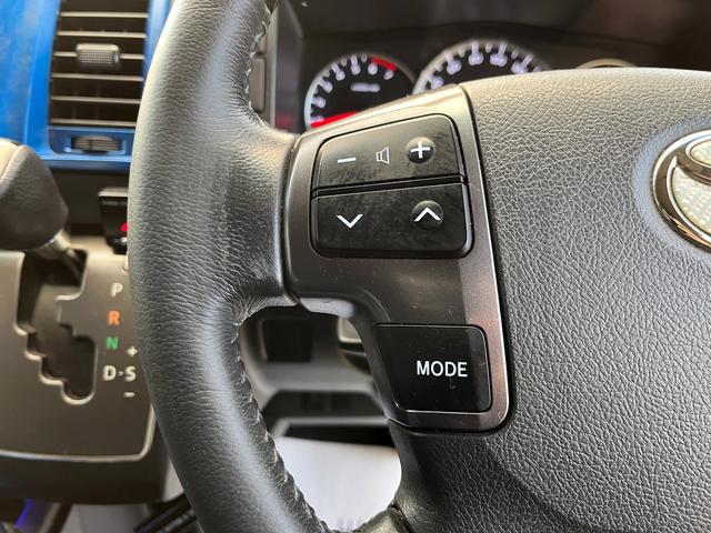 ハイエースバン スーパーＧＬ　ダークプライム　４型ローダウンカスタム　バッドフェイス　ＴＲＤグリル　２０インチアルミホイール　ＬＥＤライト＆フォグ　２インチダウン　スライドセカンドシート　フローリングパネル　荷室フィルム　スロコン　社外ナビ（13枚目）