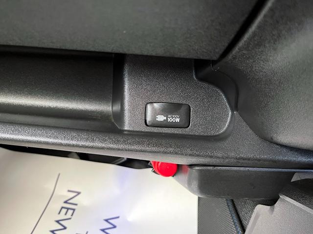 ハイエースバン スーパーＧＬ　ダークプライム　４型ローダウンカスタム　バッドフェイス　ＴＲＤグリル　２０インチアルミホイール　ＬＥＤライト＆フォグ　２インチダウン　スライドセカンドシート　フローリングパネル　荷室フィルム　スロコン　社外ナビ（17枚目）
