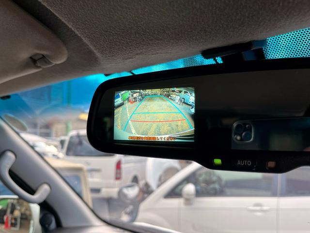 ハイエースバン スーパーＧＬ　ダークプライム　４型ローダウンカスタム　バッドフェイス　ＴＲＤグリル　２０インチアルミホイール　ＬＥＤライト＆フォグ　２インチダウン　スライドセカンドシート　フローリングパネル　荷室フィルム　スロコン　社外ナビ（22枚目）