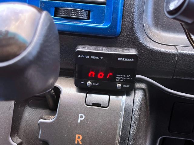 ハイエースバン スーパーＧＬ　ダークプライム　４型ローダウンカスタム　バッドフェイス　ＴＲＤグリル　２０インチアルミホイール　ＬＥＤライト＆フォグ　２インチダウン　スライドセカンドシート　フローリングパネル　荷室フィルム　スロコン　社外ナビ（24枚目）