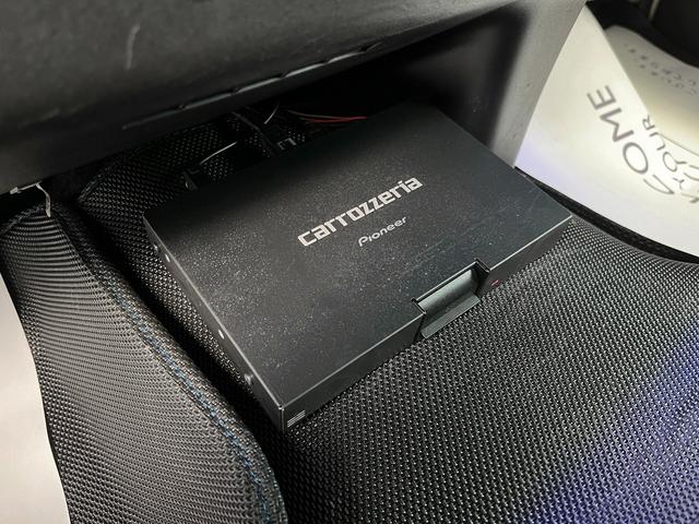 ハイエースバン スーパーＧＬ　ダークプライム　４型ローダウンカスタム　バッドフェイス　ＴＲＤグリル　２０インチアルミホイール　ＬＥＤライト＆フォグ　２インチダウン　スライドセカンドシート　フローリングパネル　荷室フィルム　スロコン　社外ナビ（27枚目）