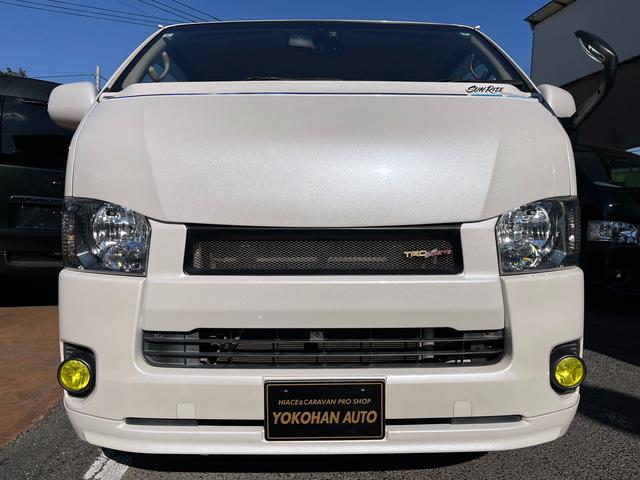 ハイエースバン スーパーＧＬ　ダークプライム　４型ローダウンカスタム　バッドフェイス　ＴＲＤグリル　２０インチアルミホイール　ＬＥＤライト＆フォグ　２インチダウン　スライドセカンドシート　フローリングパネル　荷室フィルム　スロコン　社外ナビ（31枚目）
