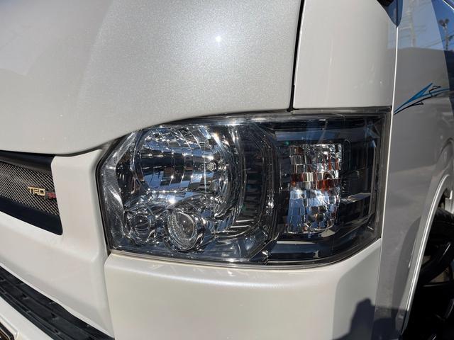 ハイエースバン スーパーＧＬ　ダークプライム　４型ローダウンカスタム　バッドフェイス　ＴＲＤグリル　２０インチアルミホイール　ＬＥＤライト＆フォグ　２インチダウン　スライドセカンドシート　フローリングパネル　荷室フィルム　スロコン　社外ナビ（34枚目）