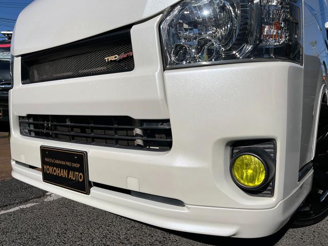 ハイエースバン スーパーＧＬ　ダークプライム　４型ローダウンカスタム　バッドフェイス　ＴＲＤグリル　２０インチアルミホイール　ＬＥＤライト＆フォグ　２インチダウン　スライドセカンドシート　フローリングパネル　荷室フィルム　スロコン　社外ナビ（35枚目）