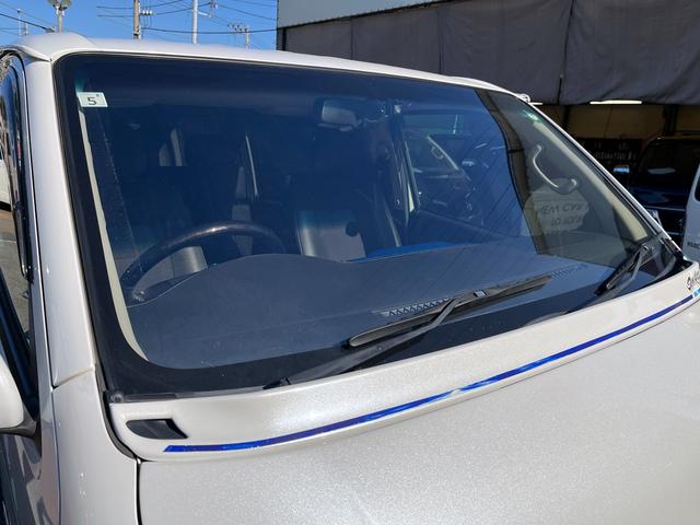 ハイエースバン スーパーＧＬ　ダークプライム　４型ローダウンカスタム　バッドフェイス　ＴＲＤグリル　２０インチアルミホイール　ＬＥＤライト＆フォグ　２インチダウン　スライドセカンドシート　フローリングパネル　荷室フィルム　スロコン　社外ナビ（36枚目）