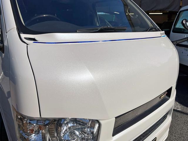 ハイエースバン スーパーＧＬ　ダークプライム　４型ローダウンカスタム　バッドフェイス　ＴＲＤグリル　２０インチアルミホイール　ＬＥＤライト＆フォグ　２インチダウン　スライドセカンドシート　フローリングパネル　荷室フィルム　スロコン　社外ナビ（37枚目）