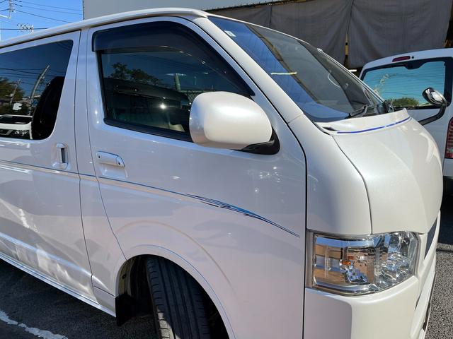 ハイエースバン スーパーＧＬ　ダークプライム　４型ローダウンカスタム　バッドフェイス　ＴＲＤグリル　２０インチアルミホイール　ＬＥＤライト＆フォグ　２インチダウン　スライドセカンドシート　フローリングパネル　荷室フィルム　スロコン　社外ナビ（42枚目）