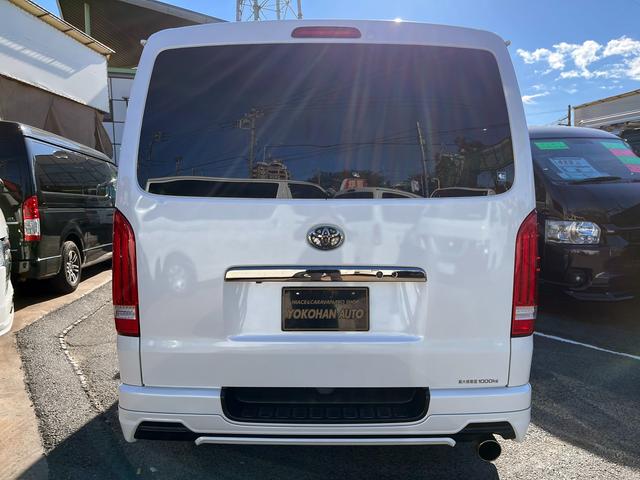 ハイエースバン スーパーＧＬ　ダークプライム　４型ローダウンカスタム　バッドフェイス　ＴＲＤグリル　２０インチアルミホイール　ＬＥＤライト＆フォグ　２インチダウン　スライドセカンドシート　フローリングパネル　荷室フィルム　スロコン　社外ナビ（45枚目）