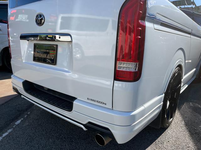 ハイエースバン スーパーＧＬ　ダークプライム　４型ローダウンカスタム　バッドフェイス　ＴＲＤグリル　２０インチアルミホイール　ＬＥＤライト＆フォグ　２インチダウン　スライドセカンドシート　フローリングパネル　荷室フィルム　スロコン　社外ナビ（47枚目）