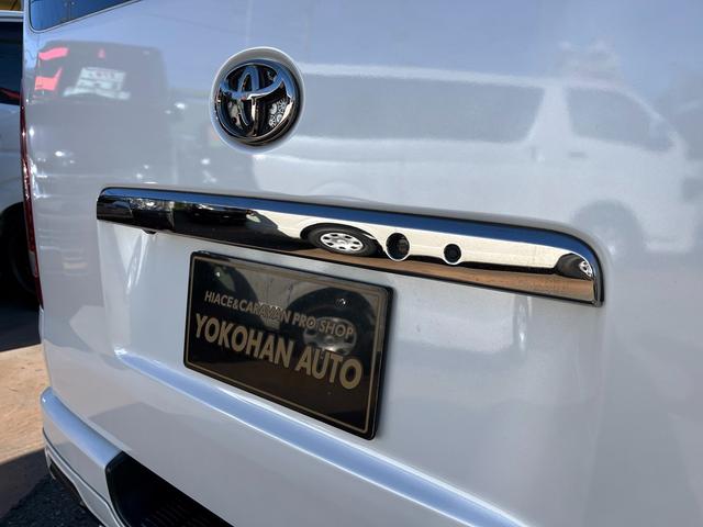 ハイエースバン スーパーＧＬ　ダークプライム　４型ローダウンカスタム　バッドフェイス　ＴＲＤグリル　２０インチアルミホイール　ＬＥＤライト＆フォグ　２インチダウン　スライドセカンドシート　フローリングパネル　荷室フィルム　スロコン　社外ナビ（50枚目）