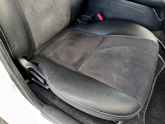 ハイエースバン スーパーＧＬ　ダークプライム　４型ローダウンカスタム　バッドフェイス　ＴＲＤグリル　２０インチアルミホイール　ＬＥＤライト＆フォグ　２インチダウン　スライドセカンドシート　フローリングパネル　荷室フィルム　スロコン　社外ナビ（57枚目）