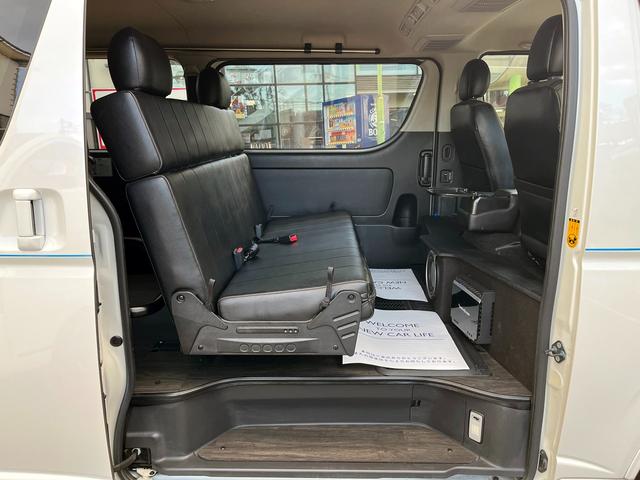 ハイエースバン スーパーＧＬ　ダークプライム　４型ローダウンカスタム　バッドフェイス　ＴＲＤグリル　２０インチアルミホイール　ＬＥＤライト＆フォグ　２インチダウン　スライドセカンドシート　フローリングパネル　荷室フィルム　スロコン　社外ナビ（58枚目）