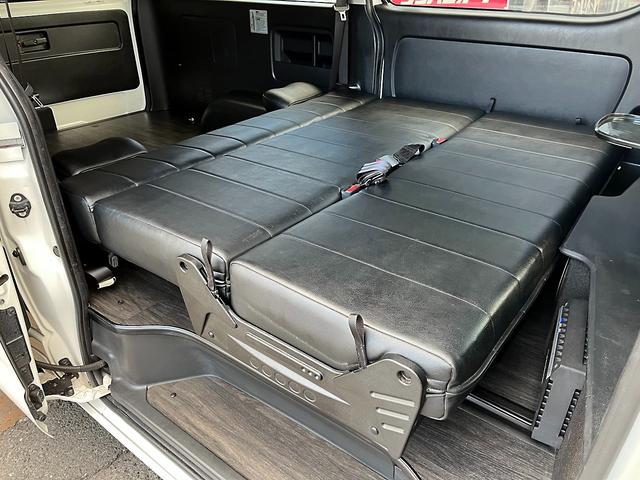 ハイエースバン スーパーＧＬ　ダークプライム　４型ローダウンカスタム　バッドフェイス　ＴＲＤグリル　２０インチアルミホイール　ＬＥＤライト＆フォグ　２インチダウン　スライドセカンドシート　フローリングパネル　荷室フィルム　スロコン　社外ナビ（59枚目）