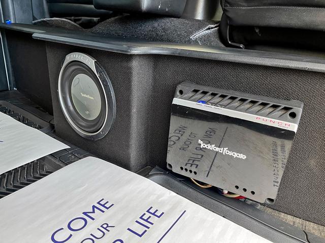 ハイエースバン スーパーＧＬ　ダークプライム　４型ローダウンカスタム　バッドフェイス　ＴＲＤグリル　２０インチアルミホイール　ＬＥＤライト＆フォグ　２インチダウン　スライドセカンドシート　フローリングパネル　荷室フィルム　スロコン　社外ナビ（63枚目）