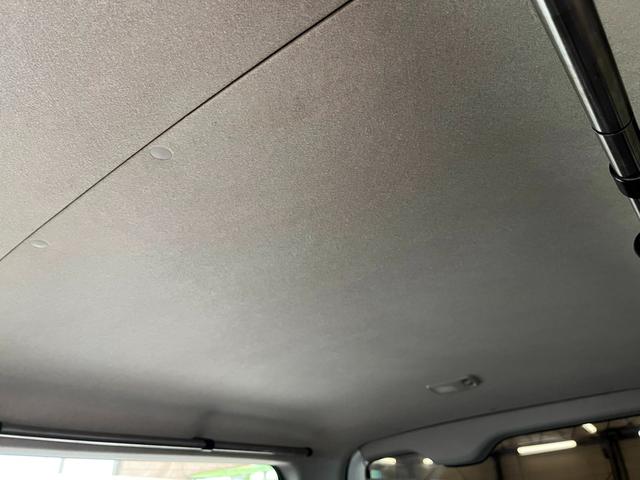 ハイエースバン スーパーＧＬ　ダークプライム　４型ローダウンカスタム　バッドフェイス　ＴＲＤグリル　２０インチアルミホイール　ＬＥＤライト＆フォグ　２インチダウン　スライドセカンドシート　フローリングパネル　荷室フィルム　スロコン　社外ナビ（68枚目）