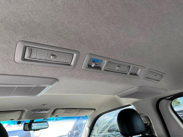 ハイエースバン スーパーＧＬ　ダークプライム　４型ローダウンカスタム　バッドフェイス　ＴＲＤグリル　２０インチアルミホイール　ＬＥＤライト＆フォグ　２インチダウン　スライドセカンドシート　フローリングパネル　荷室フィルム　スロコン　社外ナビ（73枚目）